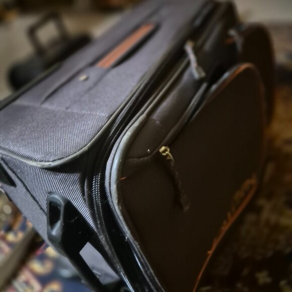 Nautica Suitcase - Picture 2 of 10